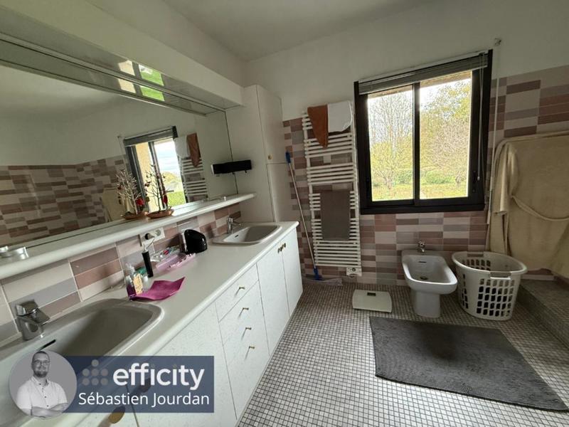 Pavillon - 160 m² - 7 pièces