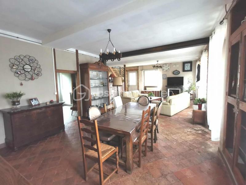 Maison - 212 m² - 7 pièces