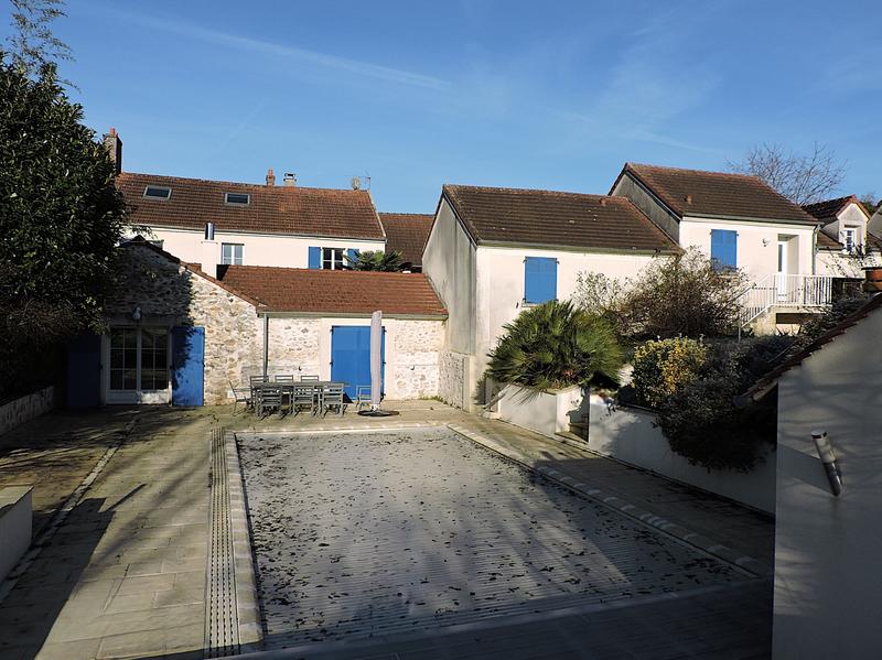 Maison - 329 m² - 12 pièces
