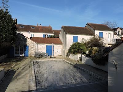 Maison - 329 m² - 12 pièces