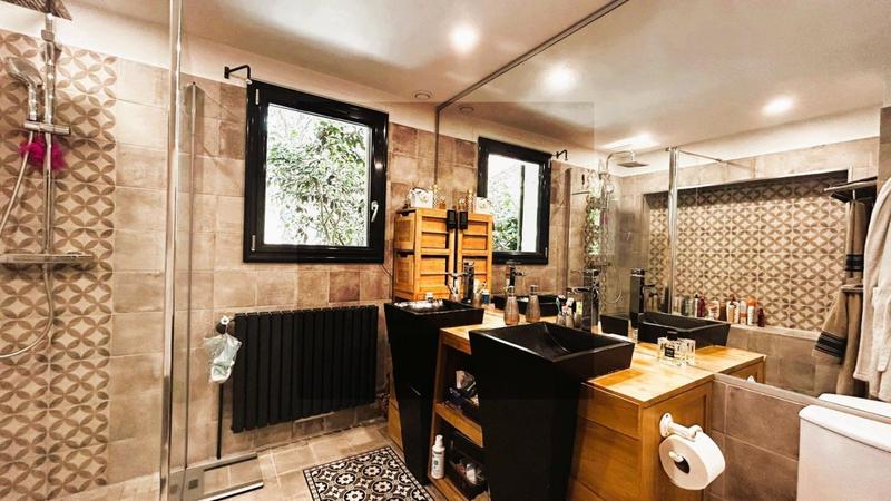 Propriété - 227 m² - 8 pièces