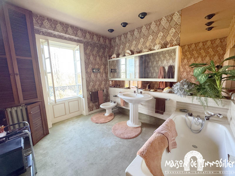 Maison - 527 m² - 12 pièces