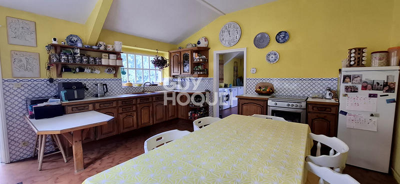 Demeure - 319 m² - 11 pièces