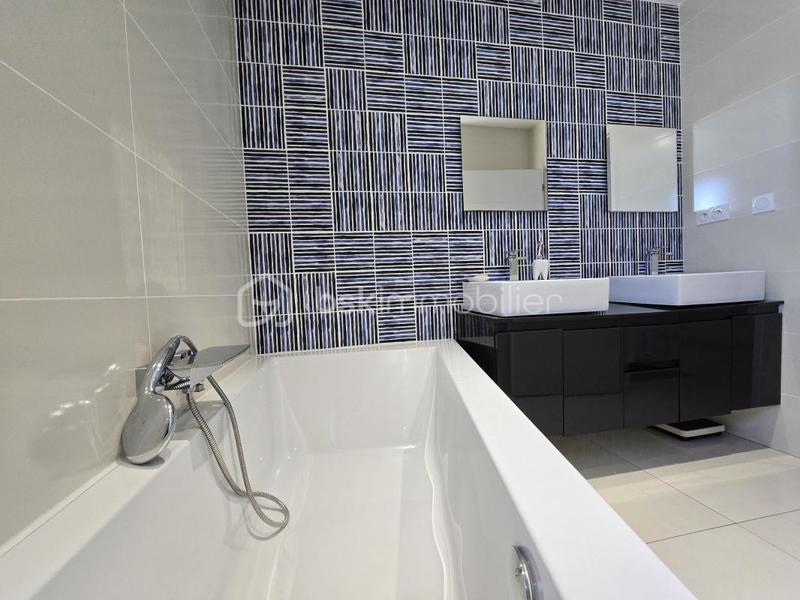 Villa - 225 m² - 10 pièces