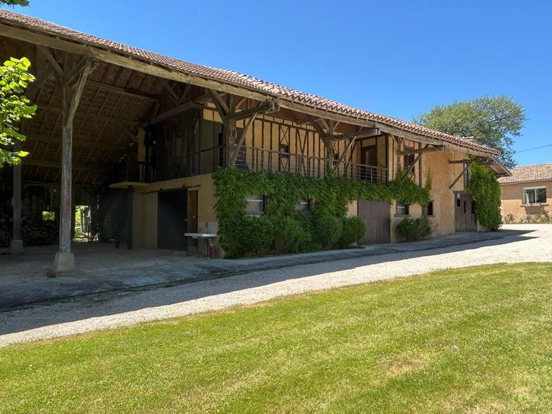 Propriété - 191 m² - 16 pièces