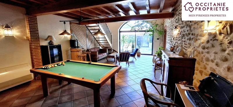 Propriété - 402 m² - 14 pièces