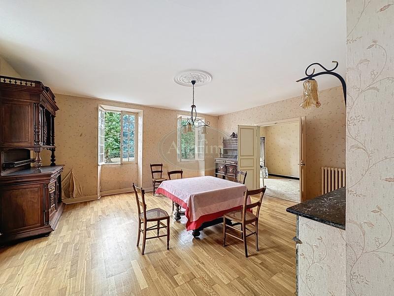 Maison - 298 m² - 6 pièces