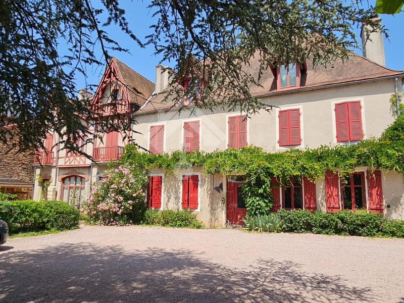 Propriété - 580 m² - 18 pièces