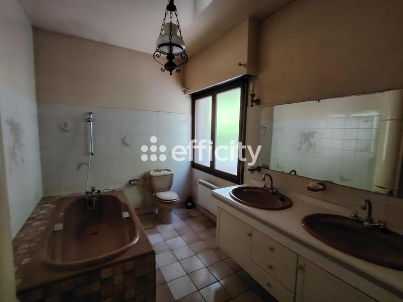 Maison - 262 m² - 10 pièces