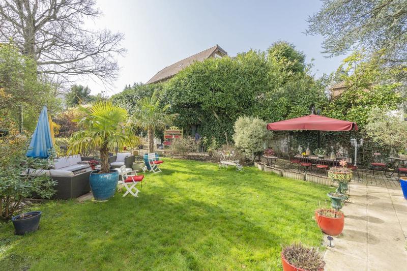 Maison - 210 m² - 7 pièces