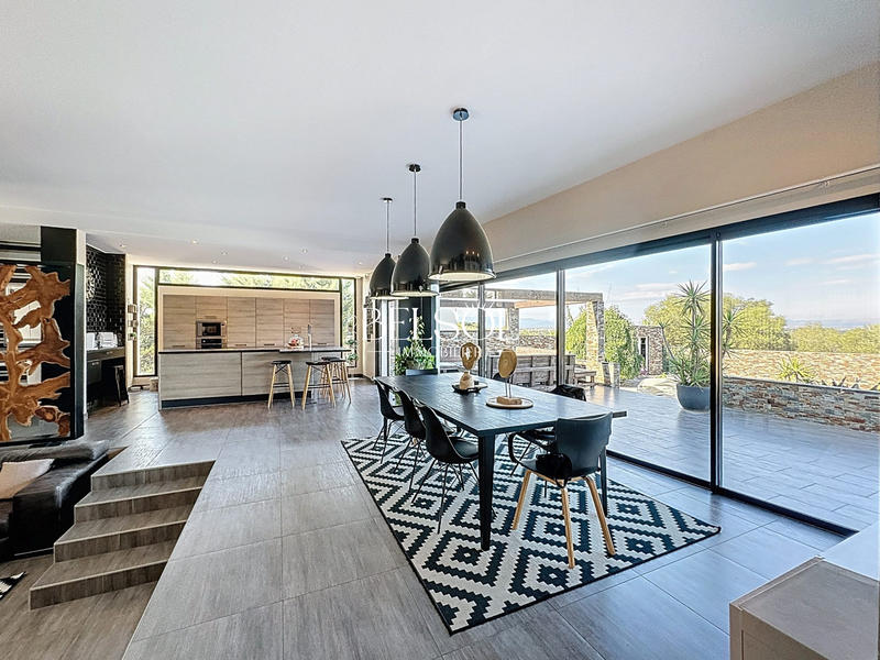 Villa - 211 m² - 4 pièces