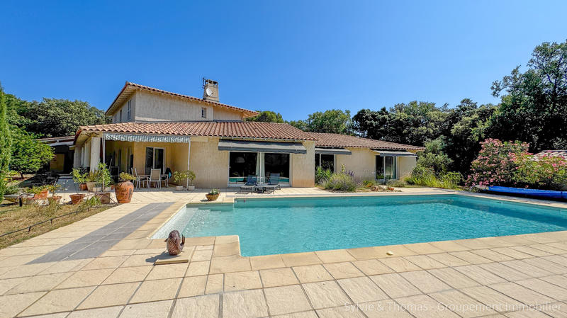 Maison - 285 m² - 8 pièces