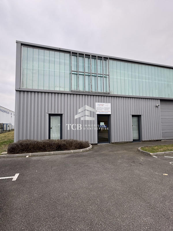 Local d'activités - 334 m²