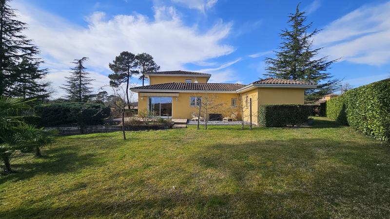 Maison - 210 m² - 10 pièces