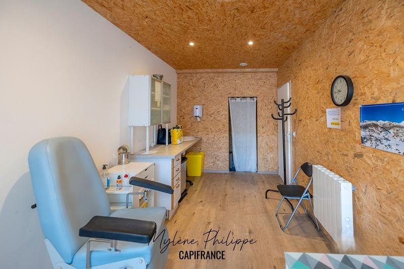 Local commercial - 111 m² - 2 pièces