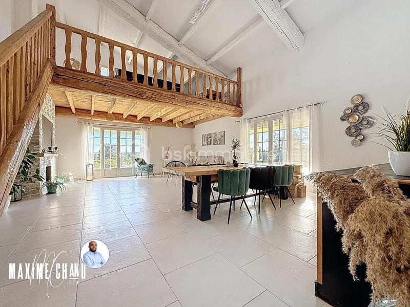 Propriété - 285 m² - 6 pièces