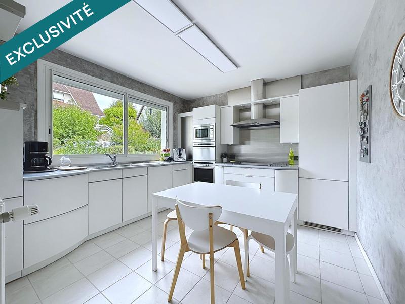 Maison - 271 m² - 9 pièces