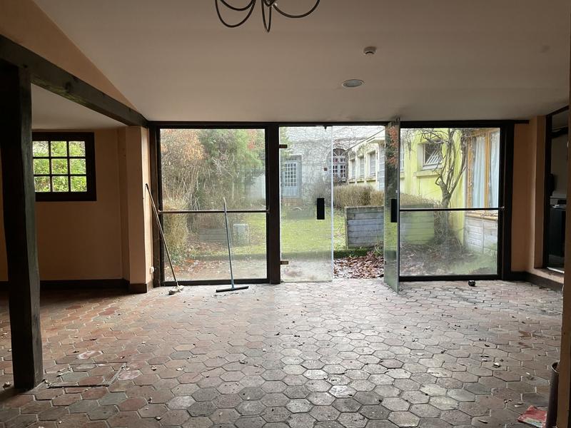 Maison - 750 m² - 18 pièces