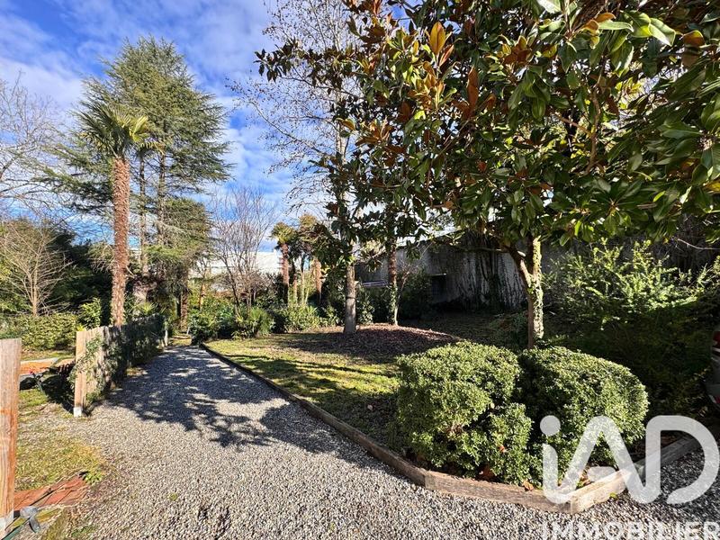 Maison - 241 m² - 7 pièces