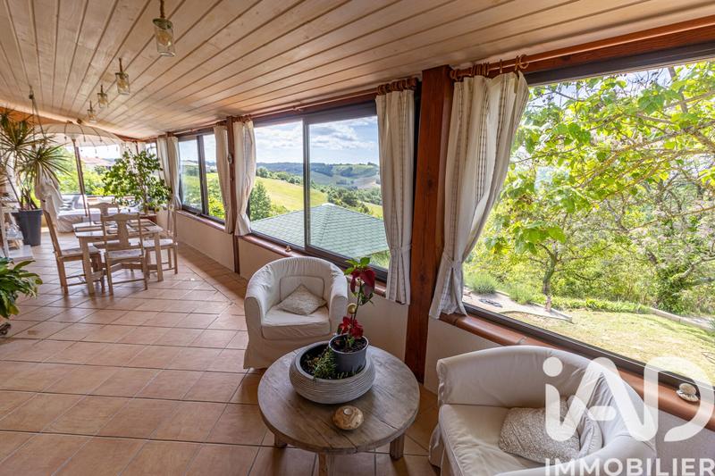 Maison - 220 m² - 5 pièces