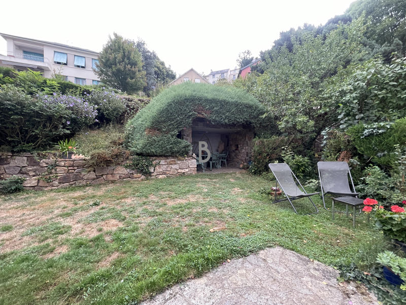 Maison - 230 m² - 10 pièces