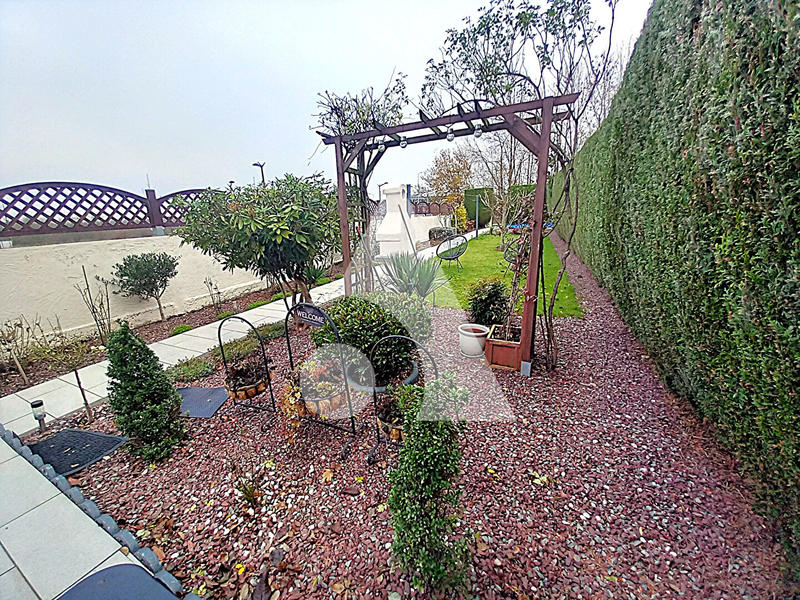 Maison - 94 m² - 6 pièces