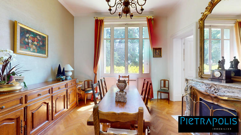 Maison - 251 m² - 9 pièces