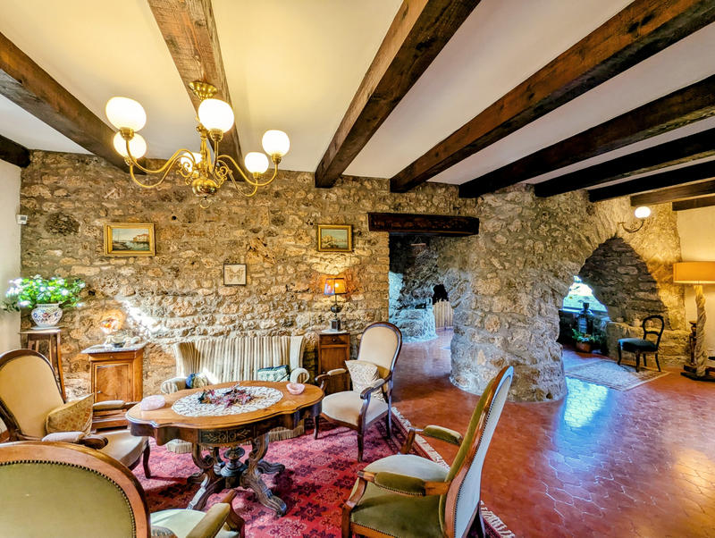 Maison - 200 m² - 7 pièces