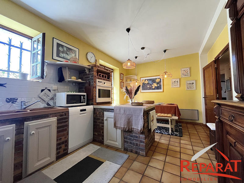 Maison - 202 m² - 7 pièces