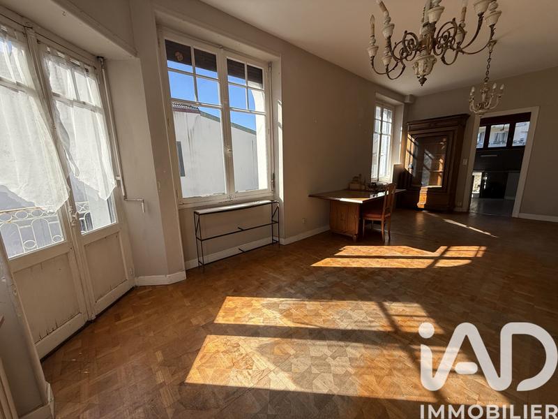 Maison - 225 m² - 7 pièces