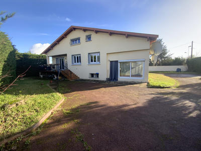 Maison - 162 m² - 9 pièces