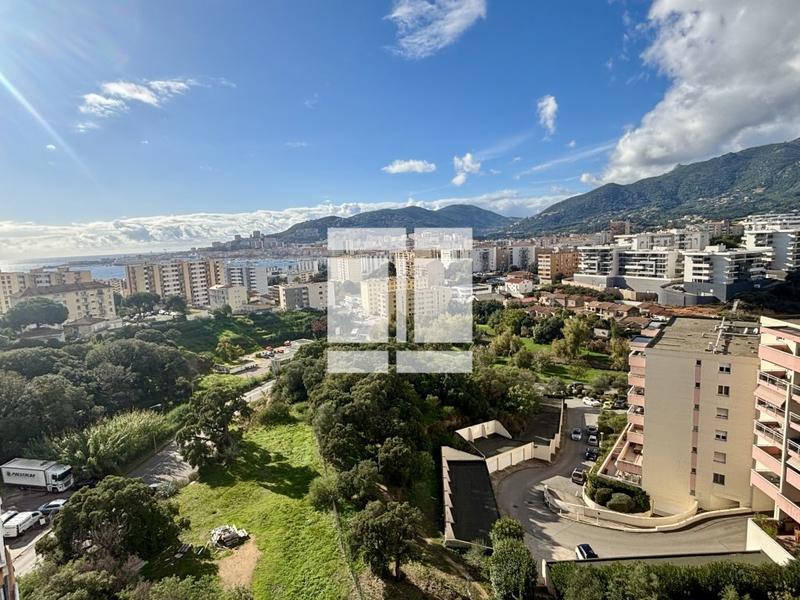 Appartement - 82 m² - 3 pièces