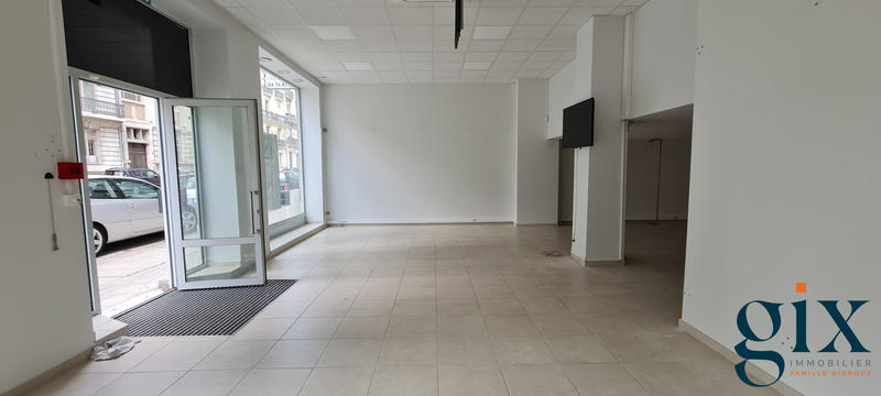 Local commercial - 197 m² - 4 pièces