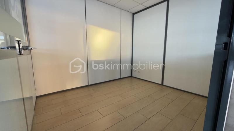 Local commercial - 1 500 m² - 20 pièces