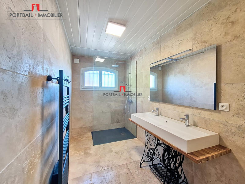 Maison traditionnelle - 240 m² - 6 pièces