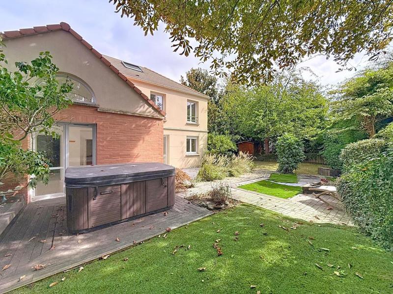 Maison - 163 m² - 8 pièces