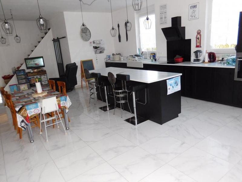 Maison - 250 m² - 7 pièces