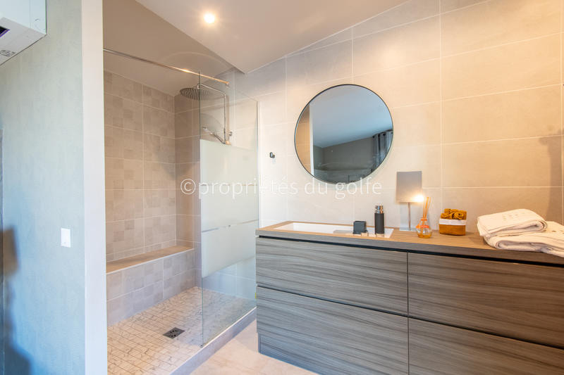 Maison - 210 m² - 5 pièces