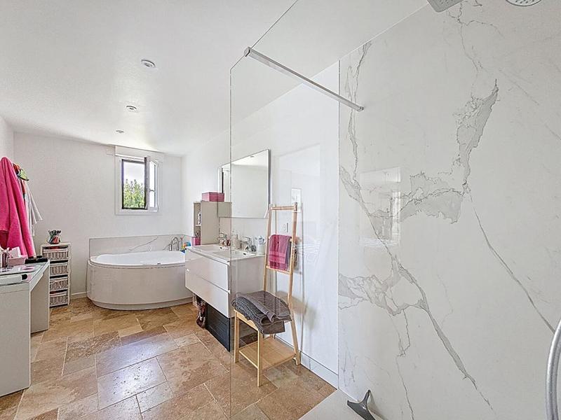 Maison - 260 m² - 10 pièces