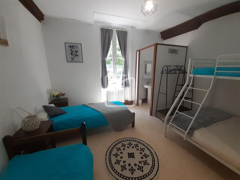 Propriété - 800 m² - 30 pièces