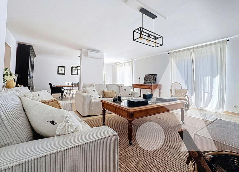 Maison - 350 m² - 12 pièces