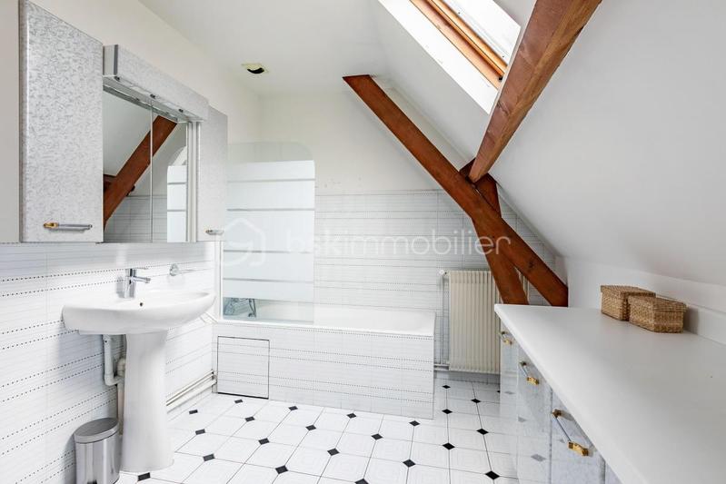 Propriété - 453 m² - 9 pièces