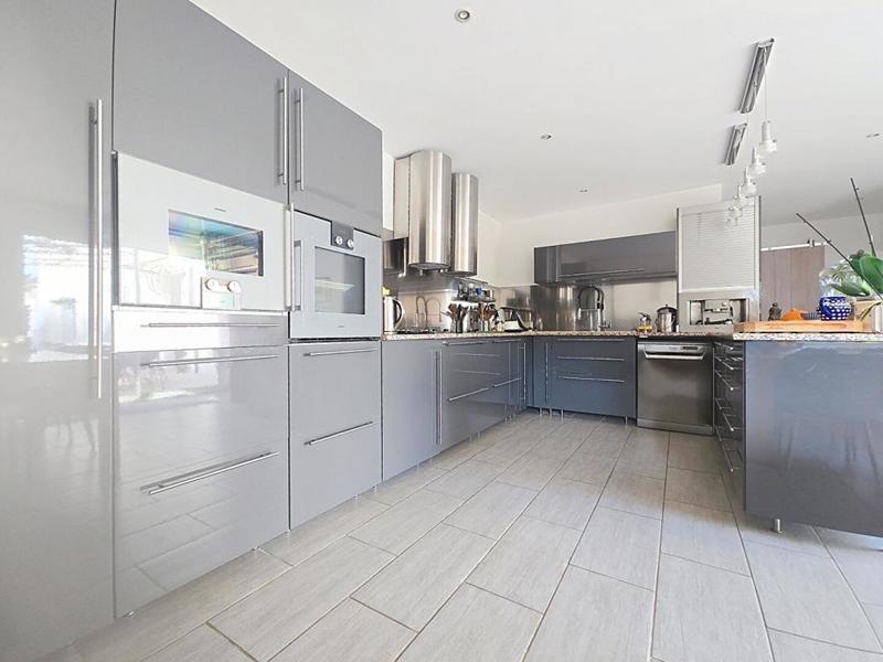 Demeure - 264 m² - 12 pièces