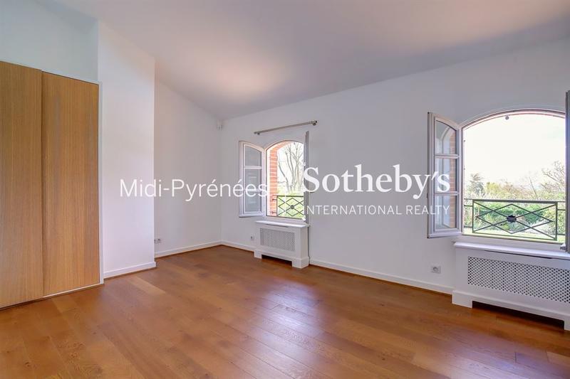 Maison - 300 m² - 10 pièces