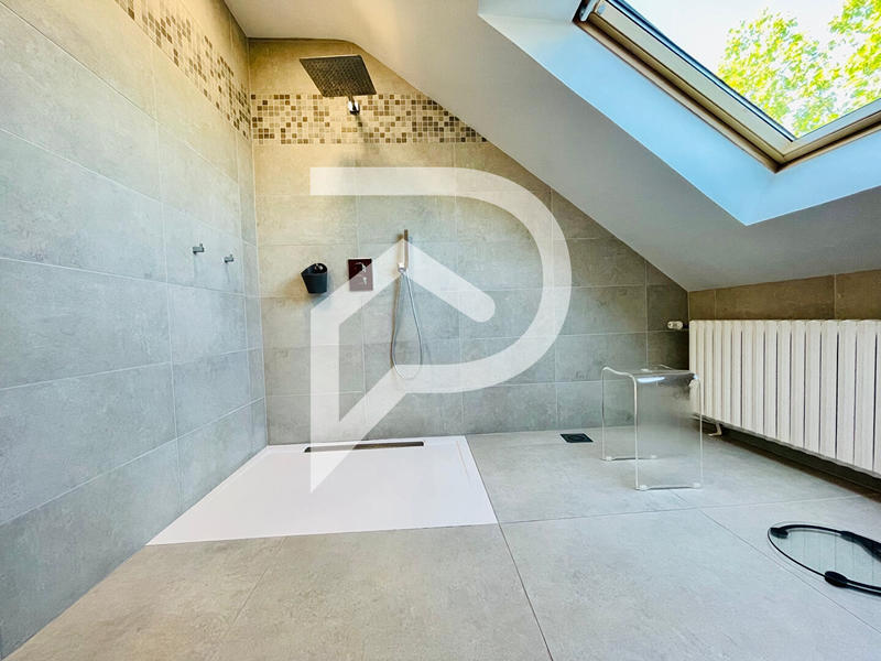 Maison - 294 m² - 11 pièces