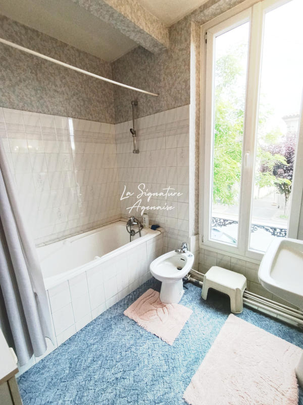 Maison - 248 m² - 8 pièces