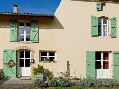 Maison - 387 m² - 8 pièces