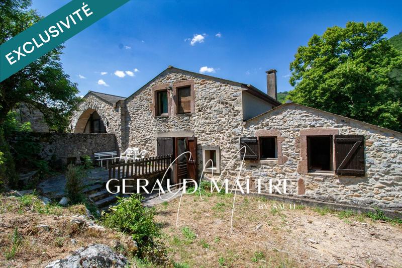 Maison - 1 080 m² - 90 pièces