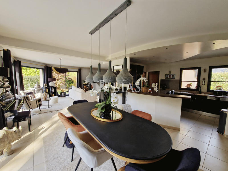 Maison contemporaine - 197 m² - 6 pièces