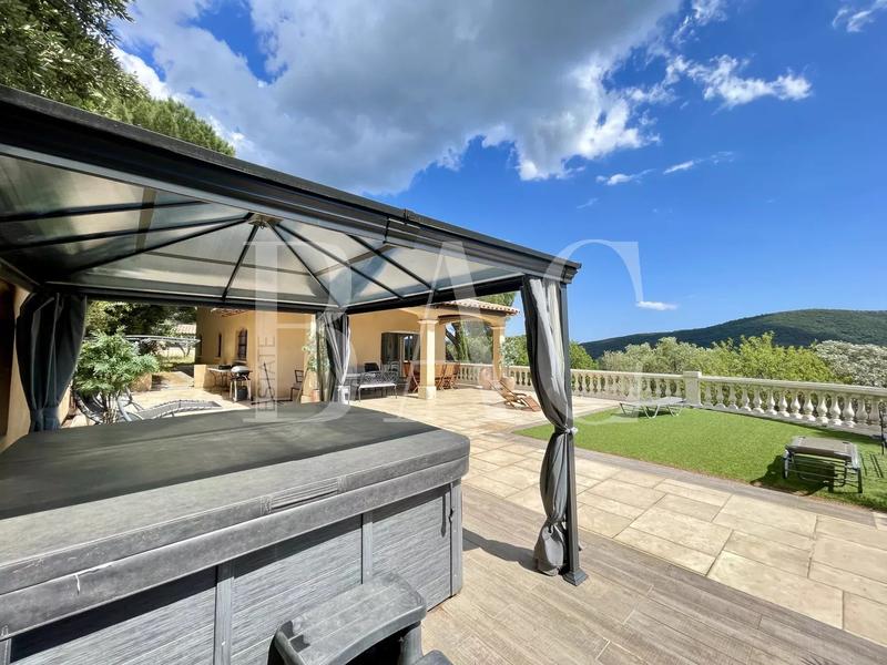 Villa - 235 m² - 8 pièces